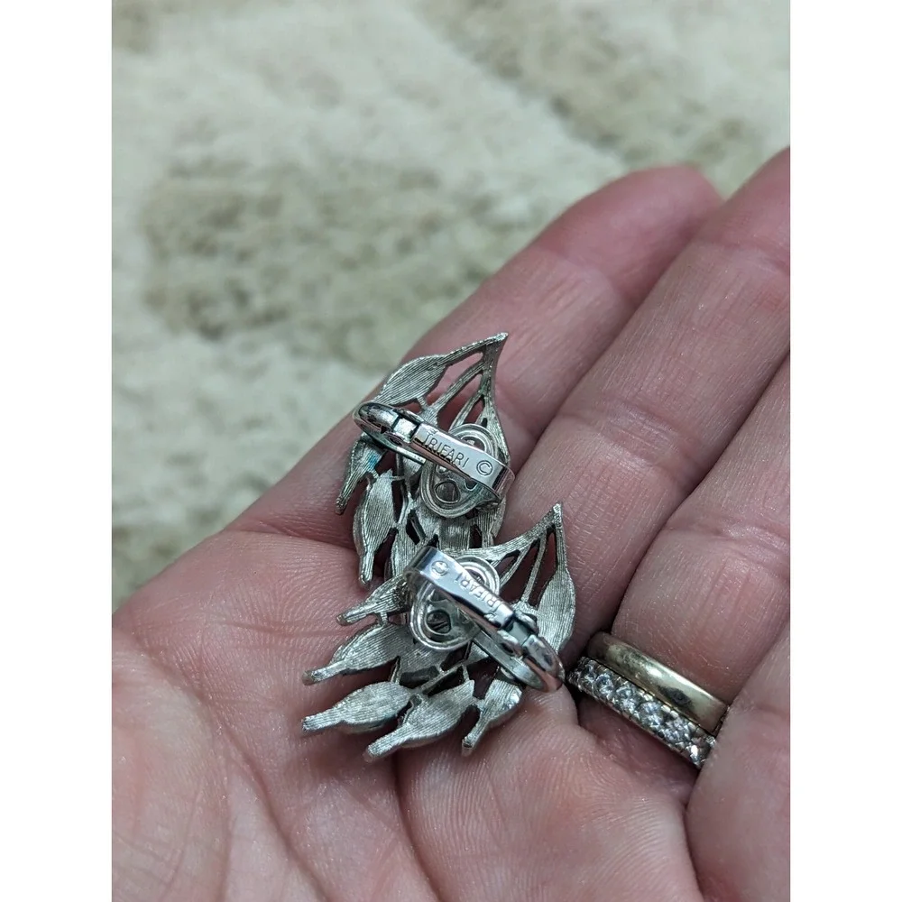 Vtg Trifari Leaf Earrings Silver Tone‎ Clip On Art Deco Style Retro Vintage